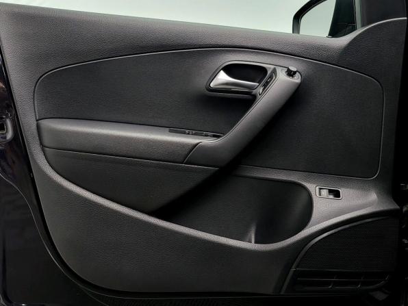 Volkswagen Polo V Рестайлинг с пробегом 2019 года, цена 1 000 000 рублей, 92197 км, седан, Автокод Объявления