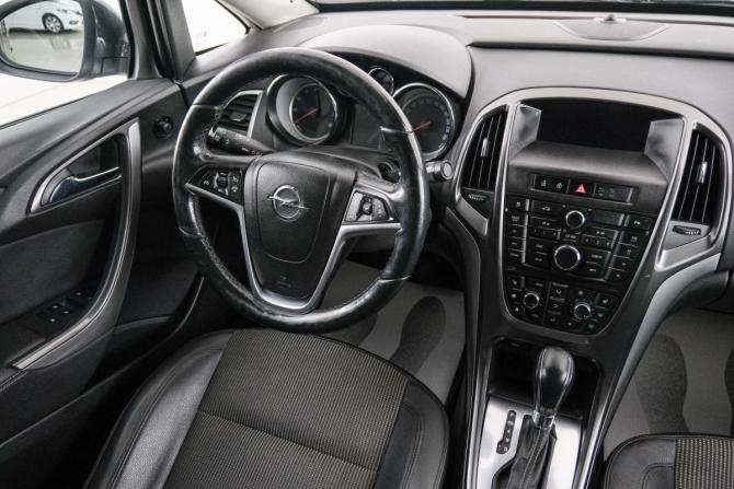 Opel Astra J Рестайлинг с пробегом 2013 года, цена 869 000 рублей, 169655 км, седан, Автокод Объявления
