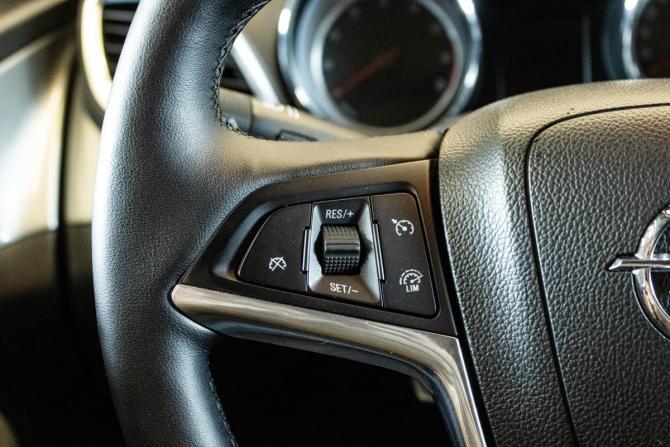 Opel Mokka I с пробегом 2013 года, цена 1 099 000 рублей, 156000 км, внедорожник, Автокод Объявления