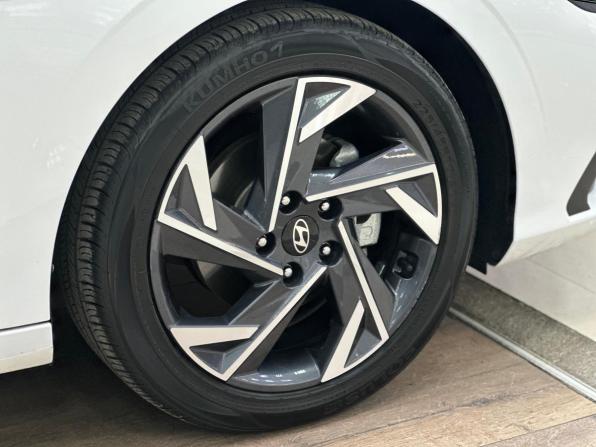 Hyundai Elantra VII (CN7) Рестайлинг с пробегом 2023 года, цена 2 050 000 рублей, 25563 км, седан, Автокод Объявления