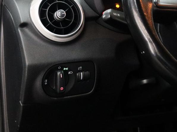 Audi A1 I (8X) с пробегом 2011 года, цена 929 000 рублей, 158303 км, хэтчбек, Автокод Объявления