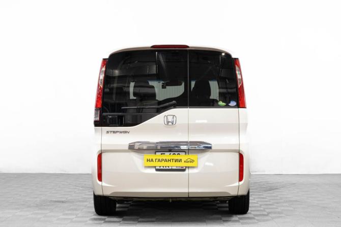 Honda Stepwgn V с пробегом 2015 года, цена 1 889 000 рублей, 91000 км, минивэн, Автокод Объявления