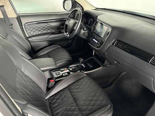 Mitsubishi Outlander III Рестайлинг 3 с пробегом 2022 года, цена 2 570 000 рублей, 32923 км, внедорожник, Автокод Объявления