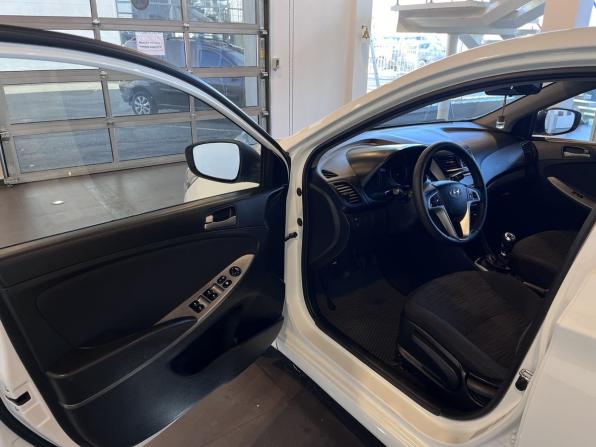 Hyundai Solaris I Рестайлинг с пробегом 2015 года, цена 1 050 000 рублей, 102290 км, седан, Автокод Объявления