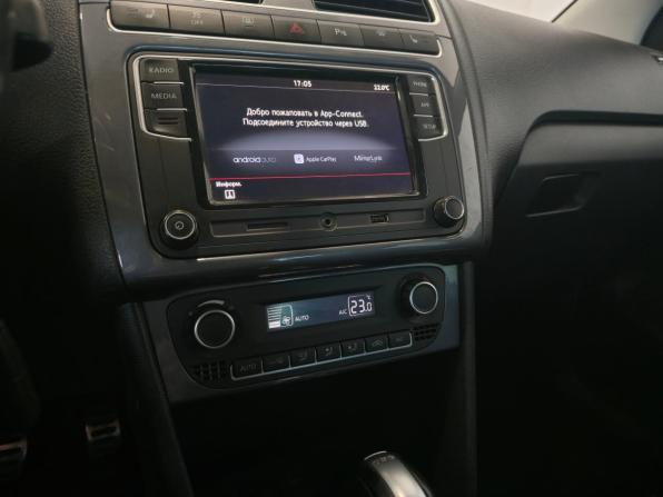 Volkswagen Polo V Рестайлинг с пробегом 2018 года, цена 1 399 000 рублей, 143922 км, седан, Автокод Объявления
