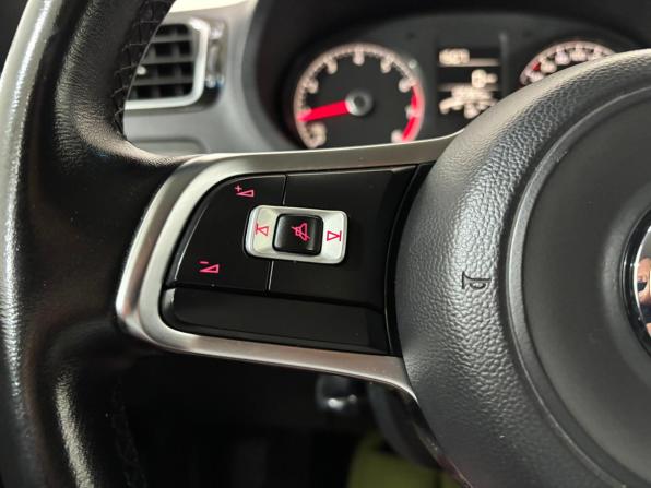 Volkswagen Polo V Рестайлинг с пробегом 2019 года, цена 1 160 000 рублей, 125848 км, седан, Автокод Объявления