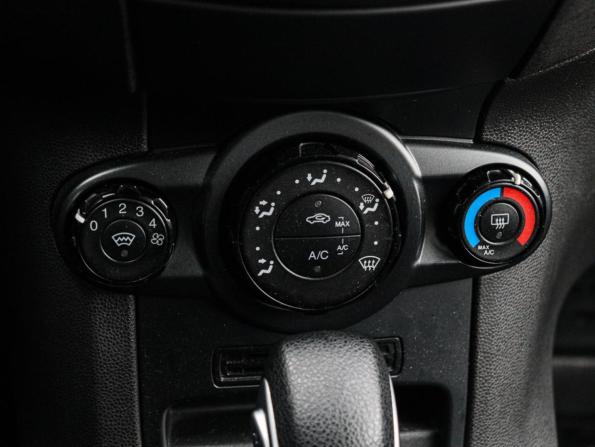 Ford Fiesta Mk6 Рестайлинг с пробегом 2016 года, цена 850 000 рублей, 145387 км, седан, Автокод Объявления