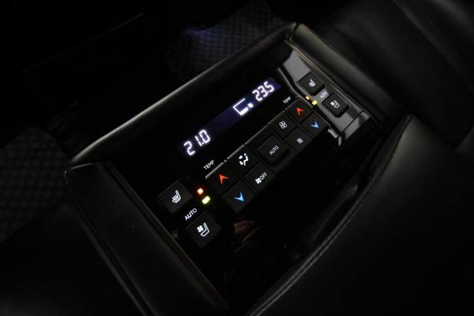 Lexus LX III Рестайлинг 2 с пробегом 2018 года, цена 8 700 000 рублей, 161000 км, внедорожник, Автокод Объявления