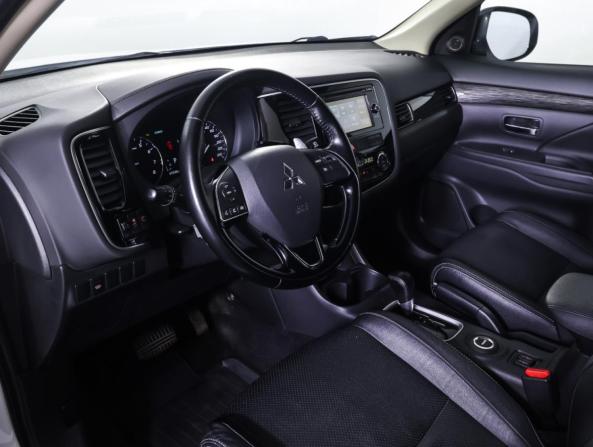 Mitsubishi Outlander III Рестайлинг 2 с пробегом 2015 года, цена 1 843 000 рублей, 75600 км, внедорожник, Автокод Объявления