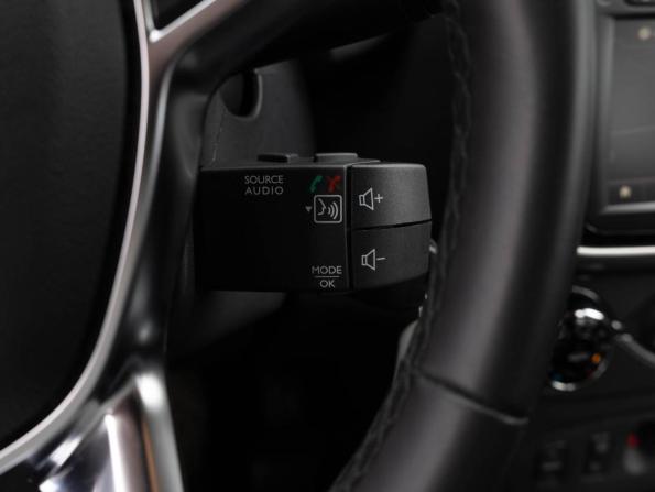 Renault Sandero II Рестайлинг с пробегом 2020 года, цена 1 322 500 рублей, 49725 км, хэтчбек, Автокод Объявления