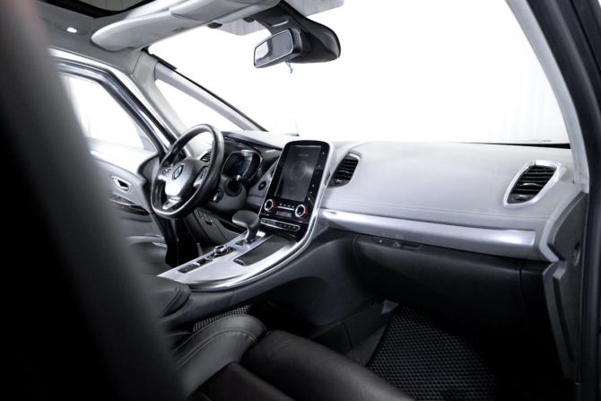 Renault Espace V с пробегом 2018 года, цена 1 899 000 рублей, 139426 км, минивэн, Автокод Объявления