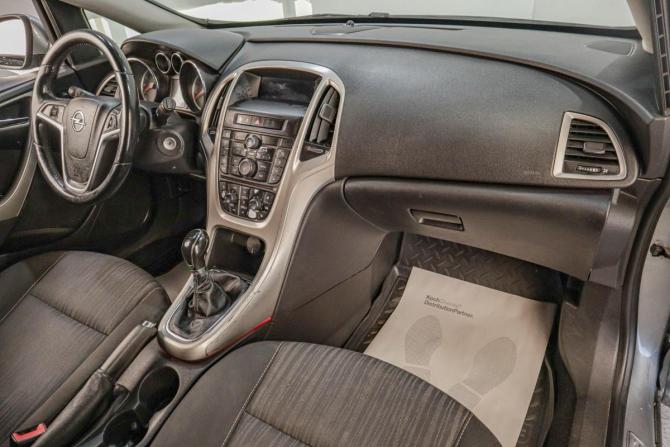 Opel Astra J с пробегом 2010 года, цена 579 000 рублей, 241000 км, хэтчбек, Автокод Объявления