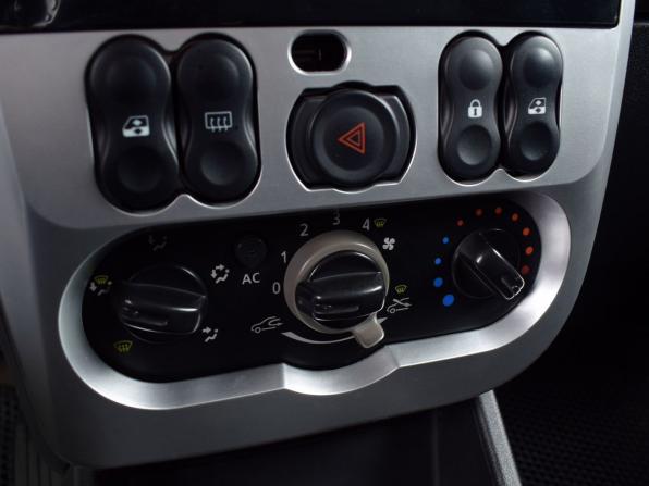 Renault Logan I Рестайлинг с пробегом 2012 года, цена 439 995 рублей, 180227 км, седан, Автокод Объявления