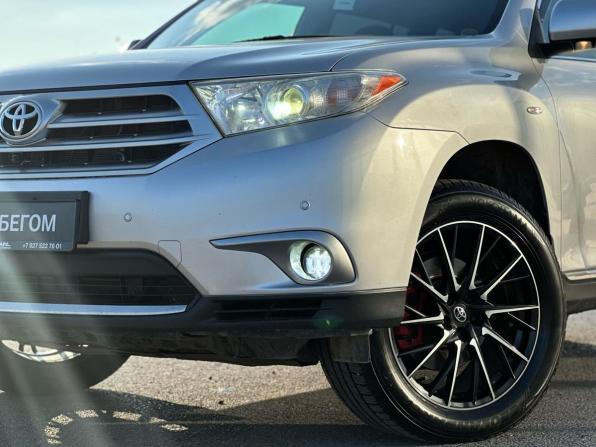 Toyota Highlander II (XU40) Рестайлинг с пробегом 2013 года, цена 1 790 000 рублей, 233767 км, внедорожник, Автокод Объявления