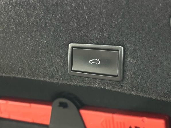 Volkswagen Passat B8 с пробегом 2017 года, цена 1 690 000 рублей, 191407 км, седан, Автокод Объявления