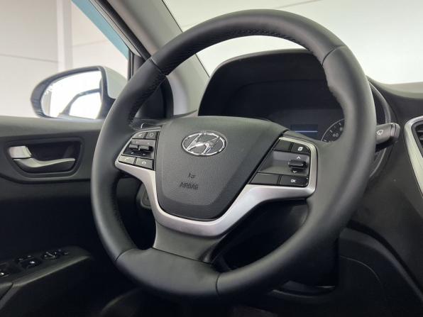 Hyundai Solaris II с пробегом 2017 года, цена 1 199 000 рублей, 161000 км, седан, Автокод Объявления