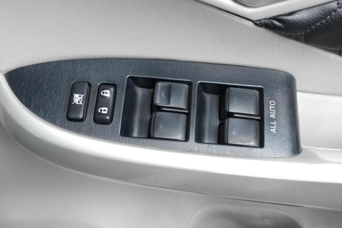 Toyota Prius III (XW30) с пробегом 2014 года, цена 1 049 000 рублей, 322647 км, лифтбек, Автокод Объявления