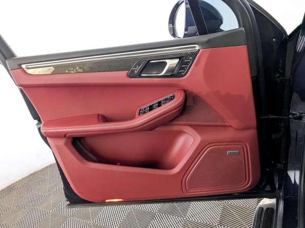 Porsche Macan I Рестайлинг 2 с пробегом 2021 года, цена 7 060 000 рублей, 16801 км, внедорожник, Автокод Объявления