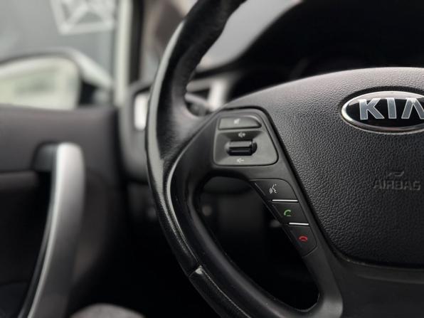 Kia Ceed II Рестайлинг с пробегом 2017 года, цена 1 299 000 рублей, 158451 км, универсал, Автокод Объявления