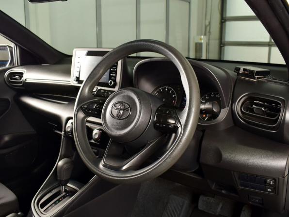 Toyota Yaris IV с пробегом 2021 года, цена 1 085 995 рублей, 95537 км, хэтчбек, Автокод Объявления