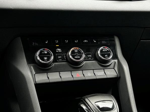 Skoda Karoq I с пробегом 2021 года, цена 2 298 400 рублей, 125002 км, внедорожник, Автокод Объявления