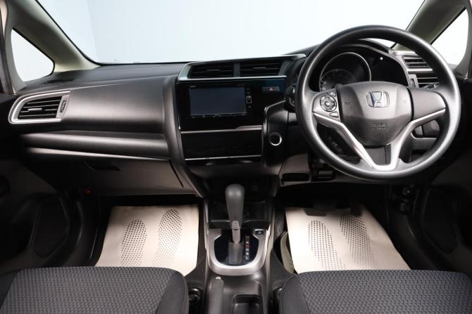 Honda Fit III Рестайлинг с пробегом 2018 года, цена 1 479 000 рублей, 49000 км, хэтчбек, Автокод Объявления