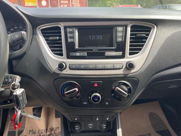 Hyundai Solaris II с пробегом 2019 года, цена 1 328 000 рублей, 51170 км, седан, Автокод Объявления
