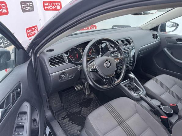 Volkswagen Jetta VI Рестайлинг с пробегом 2017 года, цена 1 134 990 рублей, 129000 км, седан, Автокод Объявления