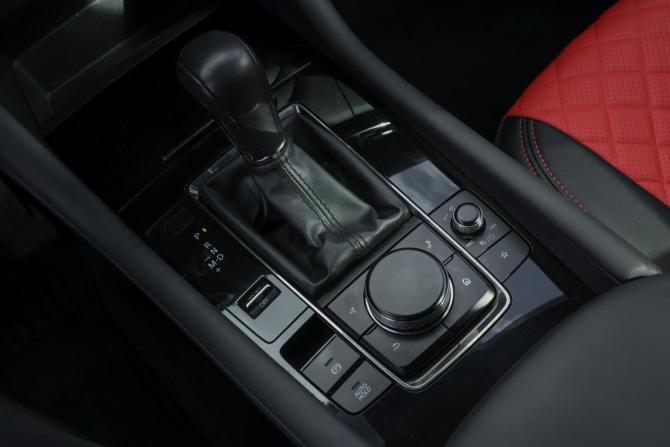 Mazda 3 IV (BP) с пробегом 2019 года, цена 2 230 000 рублей, 47617 км, хэтчбек, Автокод Объявления