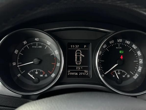 Skoda Superb II Рестайлинг с пробегом 2014 года, цена 800 000 рублей, 219153 км, лифтбек, Автокод Объявления