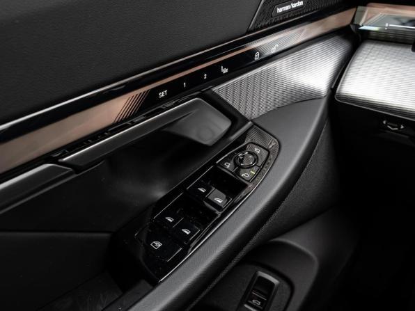 BMW 5 серии VIII (G60/G61/G68) с пробегом 2025 года, цена 8 080 000 рублей, 11482 км, седан, Автокод Объявления