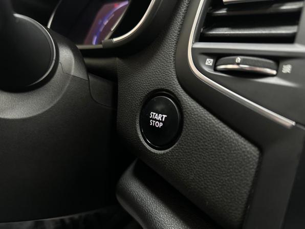 Renault Megane IV с пробегом 2018 года, цена 1 250 000 рублей, 213847 км, универсал, Автокод Объявления