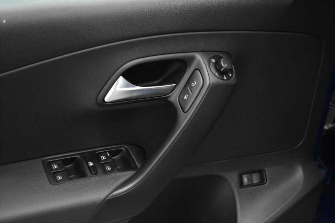 Volkswagen Polo V Рестайлинг с пробегом 2018 года, цена 885 000 рублей, 175775 км, седан, Автокод Объявления