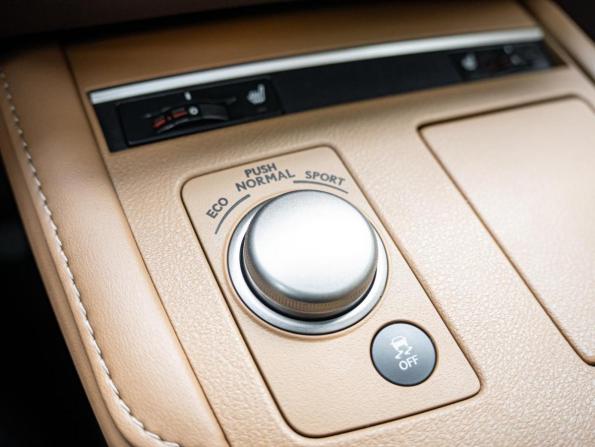 Lexus ES VI Рестайлинг с пробегом 2017 года, цена 3 349 000 рублей, 131423 км, седан, Автокод Объявления