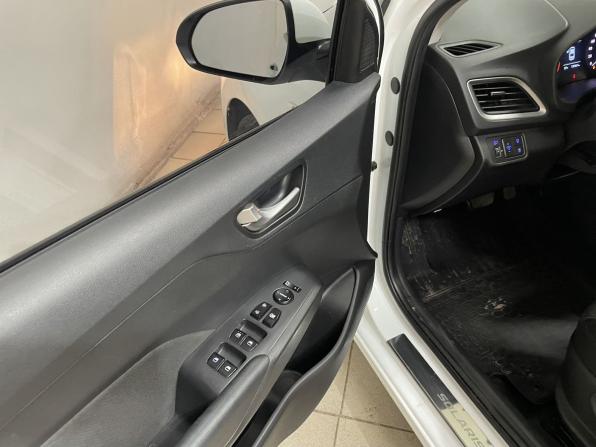 Hyundai Solaris II с пробегом 2017 года, цена 1 299 000 рублей, 130460 км, седан, Автокод Объявления