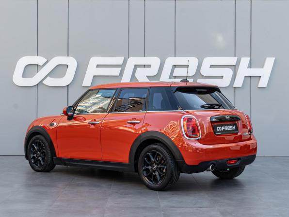Mini Hatch III (F55/F56) Рестайлинг с пробегом 2019 года, цена 2 130 000 рублей, 79700 км, хэтчбек, Автокод Объявления