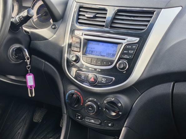 Hyundai Solaris I с пробегом 2013 года, цена 529 000 рублей, 235000 км, седан, Автокод Объявления