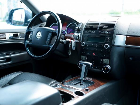 Volkswagen Touareg I Рестайлинг с пробегом 2007 года, цена 1 280 000 рублей, 310990 км, внедорожник, Автокод Объявления