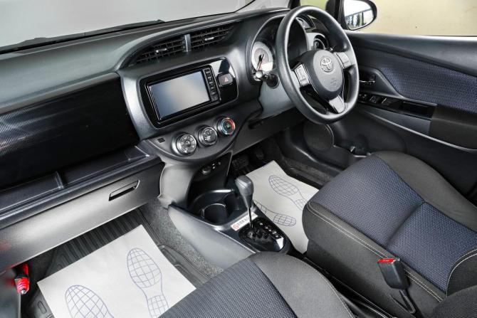 Toyota Vitz III (XP130) Рестайлинг 2 с пробегом 2017 года, цена 1 219 000 рублей, 107297 км, хэтчбек, Автокод Объявления