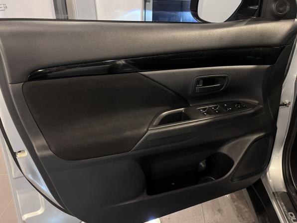 Mitsubishi Outlander III Рестайлинг 3 с пробегом 2021 года, цена 1 999 000 рублей, 114830 км, внедорожник, Автокод Объявления