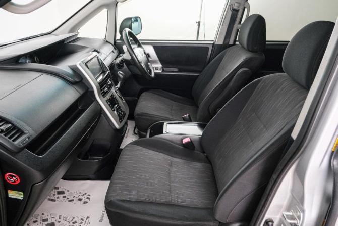 Toyota Noah II (R70) с пробегом 2010 года, цена 1 399 000 рублей, 235000 км, минивэн, Автокод Объявления