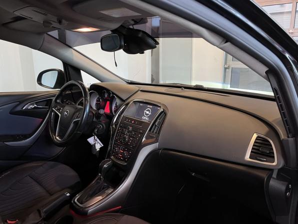 Opel Astra J Рестайлинг с пробегом 2014 года, цена 825 000 рублей, 113435 км, хэтчбек, Автокод Объявления