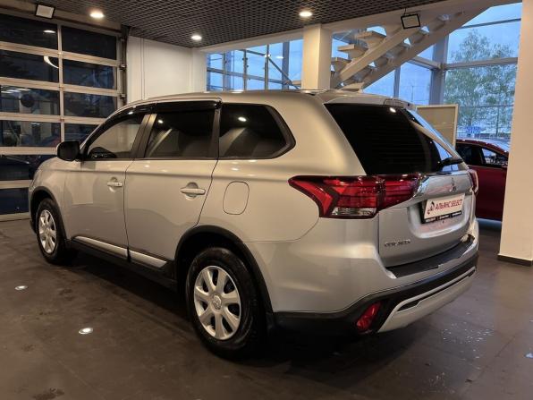 Mitsubishi Outlander III Рестайлинг 3 с пробегом 2021 года, цена 1 999 000 рублей, 114830 км, внедорожник, Автокод Объявления