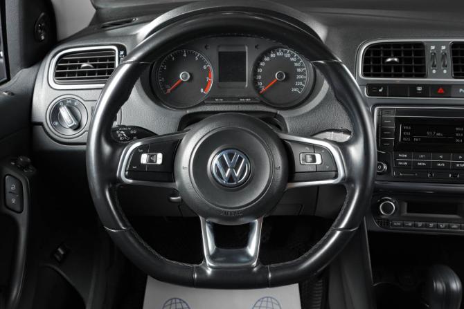 Volkswagen Polo V Рестайлинг с пробегом 2020 года, цена 1 629 000 рублей, 96000 км, седан, Автокод Объявления