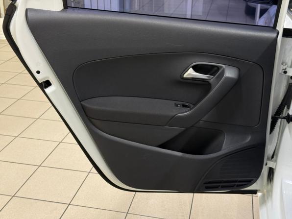 Volkswagen Polo V Рестайлинг с пробегом 2016 года, цена 1 250 000 рублей, 98000 км, седан, Автокод Объявления