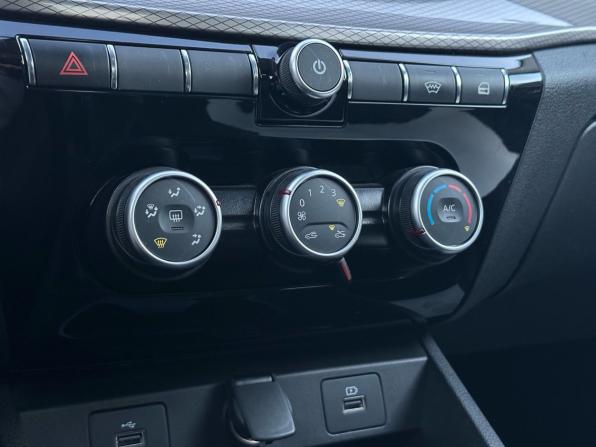 Lada (ВАЗ) Vesta I Рестайлинг (NG) с пробегом 2024 года, цена 1 159 000 рублей, 61185 км, седан, Автокод Объявления
