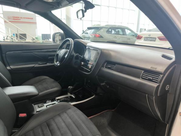 Mitsubishi Outlander III Рестайлинг 3 с пробегом 2021 года, цена 2 771 000 рублей, 62332 км, внедорожник, Автокод Объявления