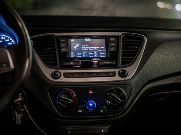 Hyundai Solaris II с пробегом 2018 года, цена 690 000 рублей, 246713 км, седан, Автокод Объявления