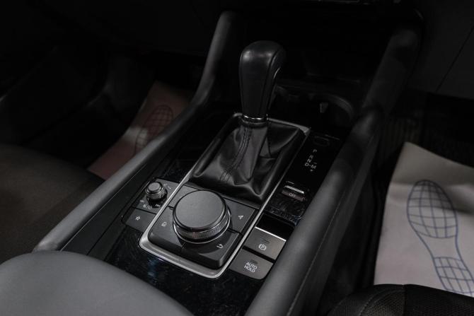 Mazda 3 IV (BP) с пробегом 2021 года, цена 1 869 000 рублей, 28000 км, хэтчбек, Автокод Объявления