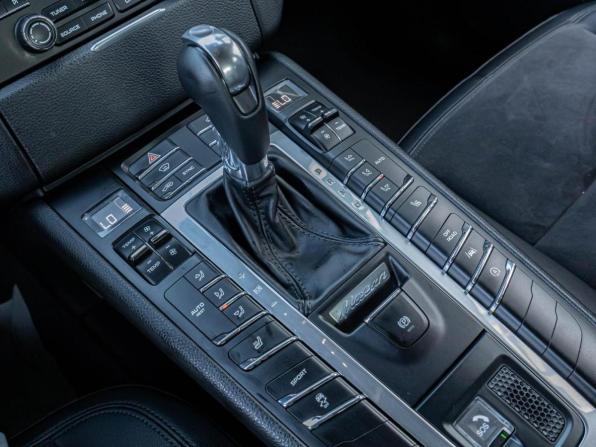Porsche Macan I Рестайлинг с пробегом 2018 года, цена 3 729 000 рублей, 88256 км, внедорожник, Автокод Объявления